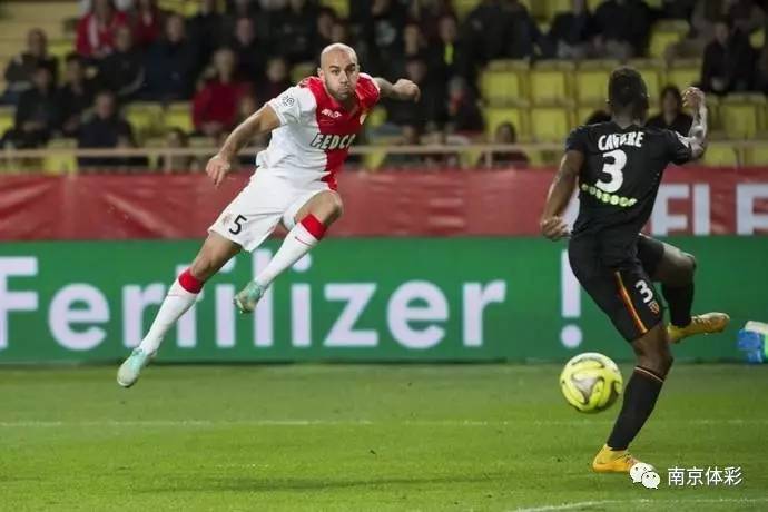  斯特拉斯堡vs尼斯爆发大规模冲突，多人染红被罚下  