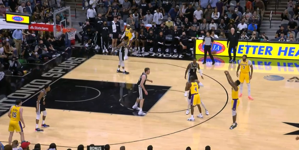  菲尔特主场掌控节奏，稳扎稳打收获三分